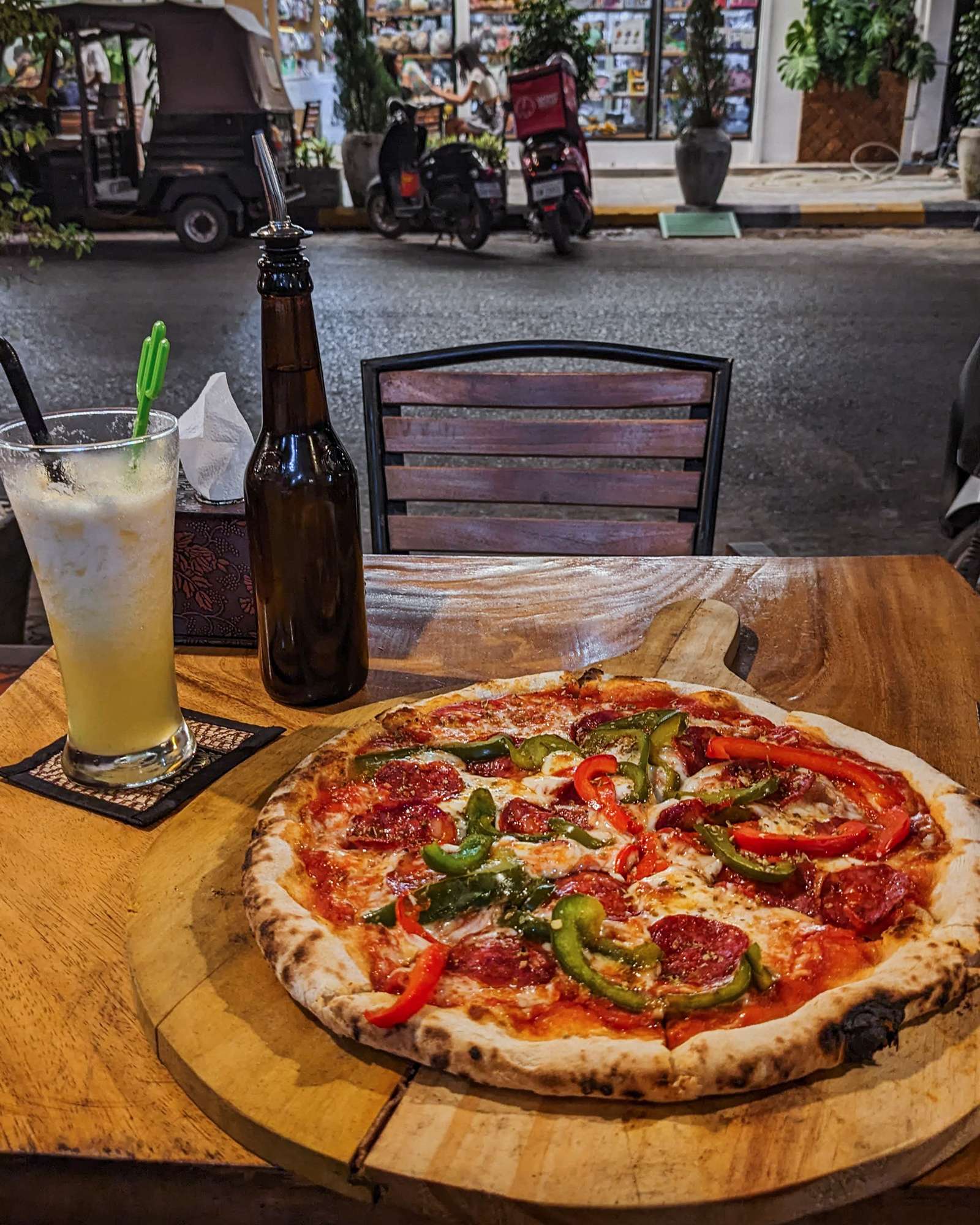 Pepperoni and pepper pizza and a pineapple shake in Kampot
