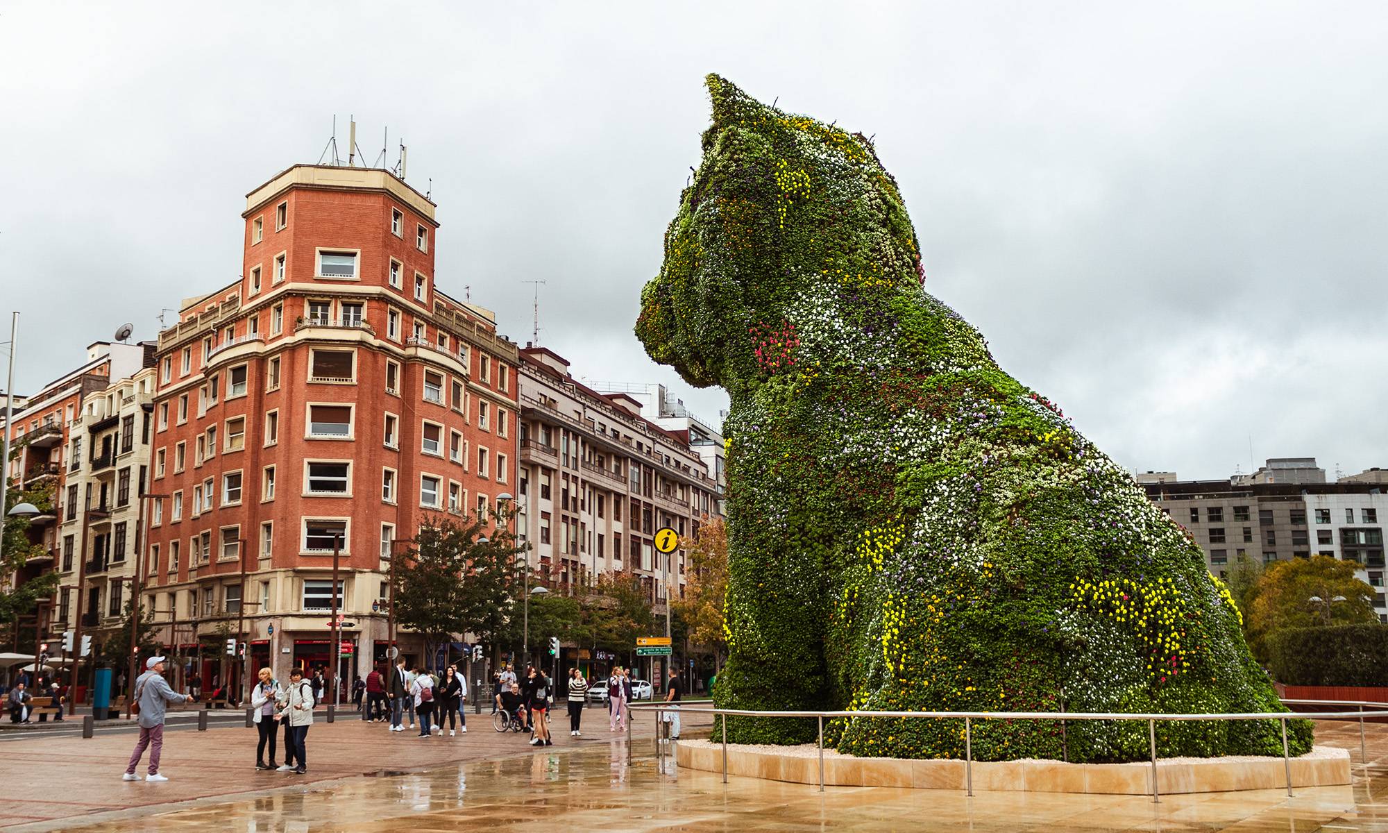 Puppy statue by Jeff Koons in Bilbao
