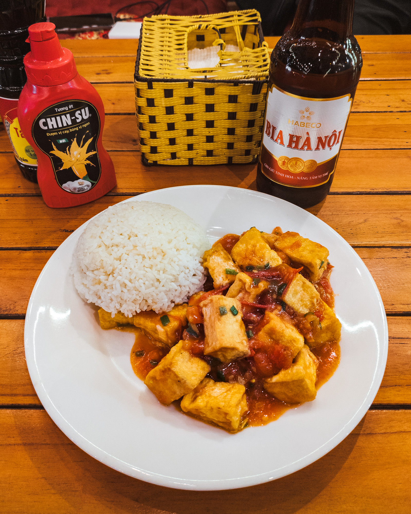 Tofu with tomato sauce and a beer at Ngoc Linh Restaurant in Tam Coc